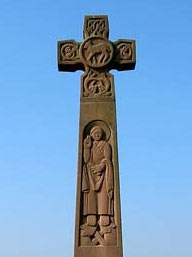 Крест в нортумбрийском стиле в музее под открытым небом 'Bede's World'